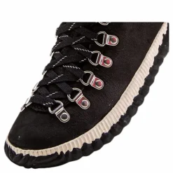 Out n About Plus Conquest Black